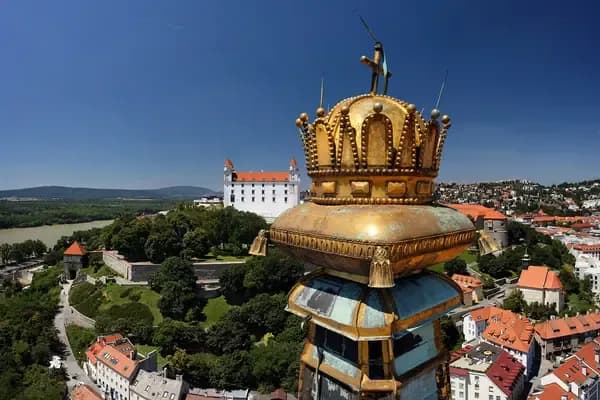 Korunovácie